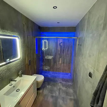 Good 3 Sypialnie Parking Apartament *