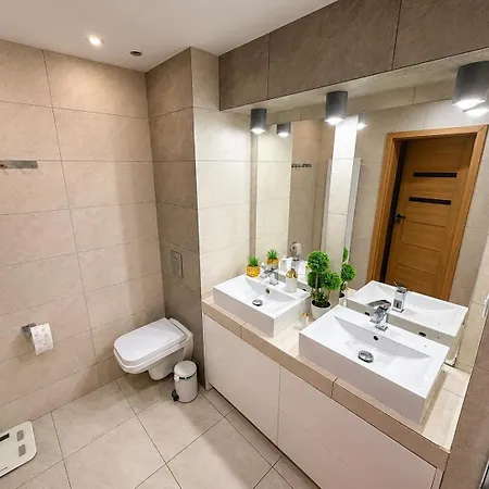 Good 3 Sypialnie Parking Apartament *
